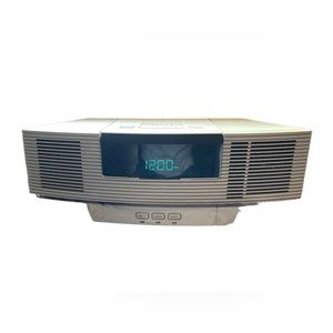 Beautiful Bose Wave Radio/CD with Docking Station.
